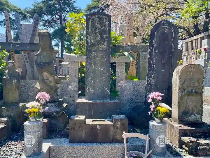 本立寺の{uncategorized: "未分類", other: "その他", undefined: "問題あり", building: "その他建物", grave: "お墓", sacred_gate: "鳥居", guardian: "狛犬", statue: "像", buddha: "仏像", history: "歴史", nature: "自然", garden: "庭園", animal: "動物", pagoda: "塔", temizu: "手水舎", mountain_gate: "山門・神門", sanctuary: "本殿・本堂", subordinate: "末社・摂社", art: "芸術", scenery: "景色", jizo: "地蔵", ema: "絵馬", goshuin: "御朱印", omikuji: "おみくじ", items: "授与品その他", amulet: "お守り", goshuincho: "御朱印帳", eats: "食事", festival: "お祭り", votive_dance: "神楽", shichigosan: "七五三参", wedding: "結婚式", experience: "体験その他", initially: "初詣", around: "周辺", anti_infection: "感染症対策"}