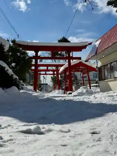 七重浜稲荷神社の{uncategorized: "未分類", other: "その他", undefined: "問題あり", building: "その他建物", grave: "お墓", sacred_gate: "鳥居", guardian: "狛犬", statue: "像", buddha: "仏像", history: "歴史", nature: "自然", garden: "庭園", animal: "動物", pagoda: "塔", temizu: "手水舎", mountain_gate: "山門・神門", sanctuary: "本殿・本堂", subordinate: "末社・摂社", art: "芸術", scenery: "景色", jizo: "地蔵", ema: "絵馬", goshuin: "御朱印", omikuji: "おみくじ", items: "授与品その他", amulet: "お守り", goshuincho: "御朱印帳", eats: "食事", festival: "お祭り", votive_dance: "神楽", shichigosan: "七五三参", wedding: "結婚式", experience: "体験その他", initially: "初詣", around: "周辺", anti_infection: "感染症対策"}
