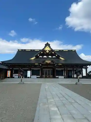 山形縣護國神社の{uncategorized: "未分類", other: "その他", undefined: "問題あり", building: "その他建物", grave: "お墓", sacred_gate: "鳥居", guardian: "狛犬", statue: "像", buddha: "仏像", history: "歴史", nature: "自然", garden: "庭園", animal: "動物", pagoda: "塔", temizu: "手水舎", mountain_gate: "山門・神門", sanctuary: "本殿・本堂", subordinate: "末社・摂社", art: "芸術", scenery: "景色", jizo: "地蔵", ema: "絵馬", goshuin: "御朱印", omikuji: "おみくじ", items: "授与品その他", amulet: "お守り", goshuincho: "御朱印帳", eats: "食事", festival: "お祭り", votive_dance: "神楽", shichigosan: "七五三参", wedding: "結婚式", experience: "体験その他", initially: "初詣", around: "周辺", anti_infection: "感染症対策"}