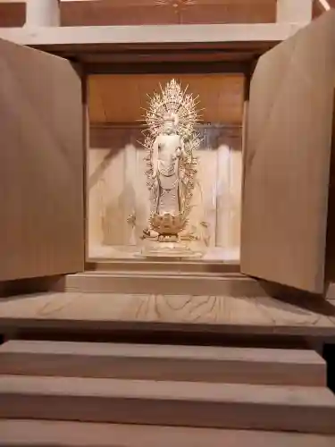 聖林寺の{uncategorized: "未分類", other: "その他", undefined: "問題あり", building: "その他建物", grave: "お墓", sacred_gate: "鳥居", guardian: "狛犬", statue: "像", buddha: "仏像", history: "歴史", nature: "自然", garden: "庭園", animal: "動物", pagoda: "塔", temizu: "手水舎", mountain_gate: "山門・神門", sanctuary: "本殿・本堂", subordinate: "末社・摂社", art: "芸術", scenery: "景色", jizo: "地蔵", ema: "絵馬", goshuin: "御朱印", omikuji: "おみくじ", items: "授与品その他", amulet: "お守り", goshuincho: "御朱印帳", eats: "食事", festival: "お祭り", votive_dance: "神楽", shichigosan: "七五三参", wedding: "結婚式", experience: "体験その他", initially: "初詣", around: "周辺", anti_infection: "感染症対策"}