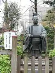 調神社の像