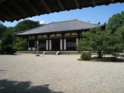 秋篠寺の本殿・本堂