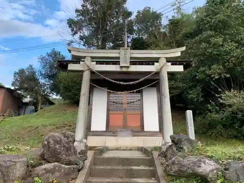 稲荷大明神の鳥居