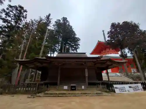 壇上伽藍の{uncategorized: "未分類", other: "その他", undefined: "問題あり", building: "その他建物", grave: "お墓", sacred_gate: "鳥居", guardian: "狛犬", statue: "像", buddha: "仏像", history: "歴史", nature: "自然", garden: "庭園", animal: "動物", pagoda: "塔", temizu: "手水舎", mountain_gate: "山門・神門", sanctuary: "本殿・本堂", subordinate: "末社・摂社", art: "芸術", scenery: "景色", jizo: "地蔵", ema: "絵馬", goshuin: "御朱印", omikuji: "おみくじ", items: "授与品その他", amulet: "お守り", goshuincho: "御朱印帳", eats: "食事", festival: "お祭り", votive_dance: "神楽", shichigosan: "七五三参", wedding: "結婚式", experience: "体験その他", initially: "初詣", around: "周辺", anti_infection: "感染症対策"}