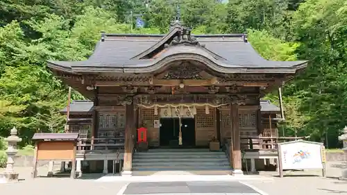 義經神社の本殿