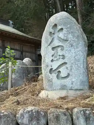 本郷神社の{uncategorized: "未分類", other: "その他", undefined: "問題あり", building: "その他建物", grave: "お墓", sacred_gate: "鳥居", guardian: "狛犬", statue: "像", buddha: "仏像", history: "歴史", nature: "自然", garden: "庭園", animal: "動物", pagoda: "塔", temizu: "手水舎", mountain_gate: "山門・神門", sanctuary: "本殿・本堂", subordinate: "末社・摂社", art: "芸術", scenery: "景色", jizo: "地蔵", ema: "絵馬", goshuin: "御朱印", omikuji: "おみくじ", items: "授与品その他", amulet: "お守り", goshuincho: "御朱印帳", eats: "食事", festival: "お祭り", votive_dance: "神楽", shichigosan: "七五三参", wedding: "結婚式", experience: "体験その他", initially: "初詣", around: "周辺", anti_infection: "感染症対策"}