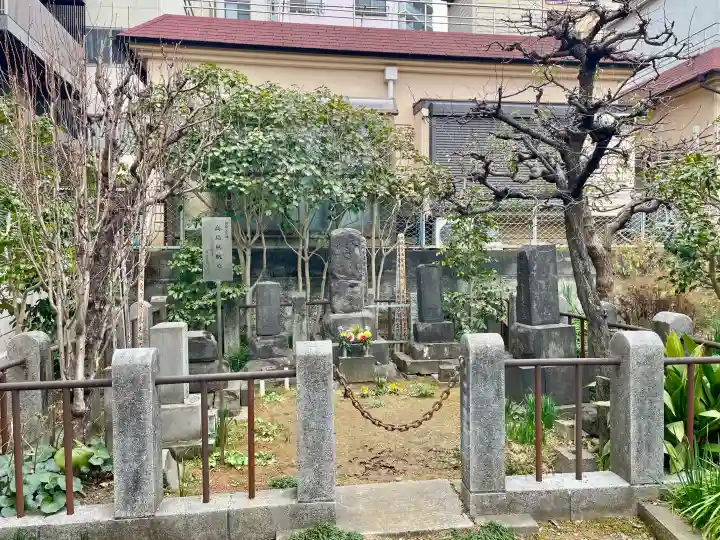 大円寺の{uncategorized: "未分類", other: "その他", undefined: "問題あり", building: "その他建物", grave: "お墓", sacred_gate: "鳥居", guardian: "狛犬", statue: "像", buddha: "仏像", history: "歴史", nature: "自然", garden: "庭園", animal: "動物", pagoda: "塔", temizu: "手水舎", mountain_gate: "山門・神門", sanctuary: "本殿・本堂", subordinate: "末社・摂社", art: "芸術", scenery: "景色", jizo: "地蔵", ema: "絵馬", goshuin: "御朱印", omikuji: "おみくじ", items: "授与品その他", amulet: "お守り", goshuincho: "御朱印帳", eats: "食事", festival: "お祭り", votive_dance: "神楽", shichigosan: "七五三参", wedding: "結婚式", experience: "体験その他", initially: "初詣", around: "周辺", anti_infection: "感染症対策"}