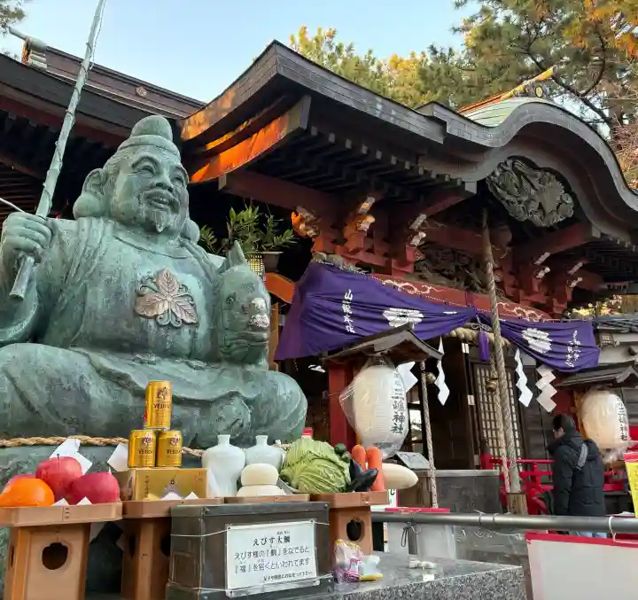 平塚三嶋神社の{uncategorized: "未分類", other: "その他", undefined: "問題あり", building: "その他建物", grave: "お墓", sacred_gate: "鳥居", guardian: "狛犬", statue: "像", buddha: "仏像", history: "歴史", nature: "自然", garden: "庭園", animal: "動物", pagoda: "塔", temizu: "手水舎", mountain_gate: "山門・神門", sanctuary: "本殿・本堂", subordinate: "末社・摂社", art: "芸術", scenery: "景色", jizo: "地蔵", ema: "絵馬", goshuin: "御朱印", omikuji: "おみくじ", items: "授与品その他", amulet: "お守り", goshuincho: "御朱印帳", eats: "食事", festival: "お祭り", votive_dance: "神楽", shichigosan: "七五三参", wedding: "結婚式", experience: "体験その他", initially: "初詣", around: "周辺", anti_infection: "感染症対策"}