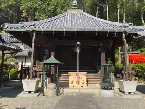 寶國寺の本殿・本堂