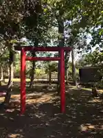 サケ神社(サケの慰霊塔)の鳥居