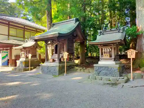 雄山神社前立社壇の末社・摂社