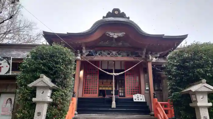 新田神社の本殿