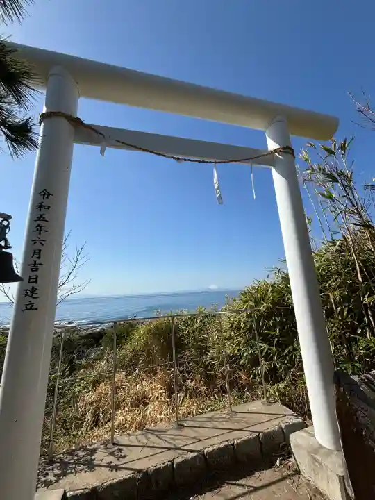 洲崎神社の{uncategorized: "未分類", other: "その他", undefined: "問題あり", building: "その他建物", grave: "お墓", sacred_gate: "鳥居", guardian: "狛犬", statue: "像", buddha: "仏像", history: "歴史", nature: "自然", garden: "庭園", animal: "動物", pagoda: "塔", temizu: "手水舎", mountain_gate: "山門・神門", sanctuary: "本殿・本堂", subordinate: "末社・摂社", art: "芸術", scenery: "景色", jizo: "地蔵", ema: "絵馬", goshuin: "御朱印", omikuji: "おみくじ", items: "授与品その他", amulet: "お守り", goshuincho: "御朱印帳", eats: "食事", festival: "お祭り", votive_dance: "神楽", shichigosan: "七五三参", wedding: "結婚式", experience: "体験その他", initially: "初詣", around: "周辺", anti_infection: "感染症対策"}