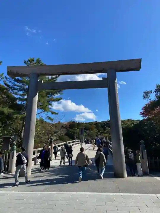 伊勢神宮内宮(皇大神宮)の{uncategorized: "未分類", other: "その他", undefined: "問題あり", building: "その他建物", grave: "お墓", sacred_gate: "鳥居", guardian: "狛犬", statue: "像", buddha: "仏像", history: "歴史", nature: "自然", garden: "庭園", animal: "動物", pagoda: "塔", temizu: "手水舎", mountain_gate: "山門・神門", sanctuary: "本殿・本堂", subordinate: "末社・摂社", art: "芸術", scenery: "景色", jizo: "地蔵", ema: "絵馬", goshuin: "御朱印", omikuji: "おみくじ", items: "授与品その他", amulet: "お守り", goshuincho: "御朱印帳", eats: "食事", festival: "お祭り", votive_dance: "神楽", shichigosan: "七五三参", wedding: "結婚式", experience: "体験その他", initially: "初詣", around: "周辺", anti_infection: "感染症対策"}
