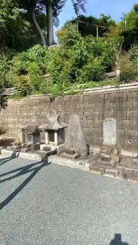 藤ノ木白山神社の{uncategorized: "未分類", other: "その他", undefined: "問題あり", building: "その他建物", grave: "お墓", sacred_gate: "鳥居", guardian: "狛犬", statue: "像", buddha: "仏像", history: "歴史", nature: "自然", garden: "庭園", animal: "動物", pagoda: "塔", temizu: "手水舎", mountain_gate: "山門・神門", sanctuary: "本殿・本堂", subordinate: "末社・摂社", art: "芸術", scenery: "景色", jizo: "地蔵", ema: "絵馬", goshuin: "御朱印", omikuji: "おみくじ", items: "授与品その他", amulet: "お守り", goshuincho: "御朱印帳", eats: "食事", festival: "お祭り", votive_dance: "神楽", shichigosan: "七五三参", wedding: "結婚式", experience: "体験その他", initially: "初詣", around: "周辺", anti_infection: "感染症対策"}