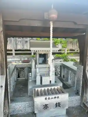黄金山神社の{uncategorized: "未分類", other: "その他", undefined: "問題あり", building: "その他建物", grave: "お墓", sacred_gate: "鳥居", guardian: "狛犬", statue: "像", buddha: "仏像", history: "歴史", nature: "自然", garden: "庭園", animal: "動物", pagoda: "塔", temizu: "手水舎", mountain_gate: "山門・神門", sanctuary: "本殿・本堂", subordinate: "末社・摂社", art: "芸術", scenery: "景色", jizo: "地蔵", ema: "絵馬", goshuin: "御朱印", omikuji: "おみくじ", items: "授与品その他", amulet: "お守り", goshuincho: "御朱印帳", eats: "食事", festival: "お祭り", votive_dance: "神楽", shichigosan: "七五三参", wedding: "結婚式", experience: "体験その他", initially: "初詣", around: "周辺", anti_infection: "感染症対策"}