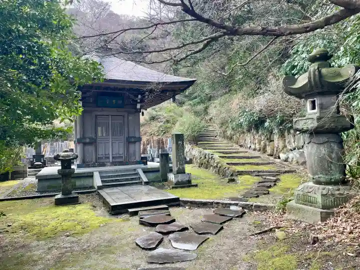 安國論寺(安国論寺)の{uncategorized: "未分類", other: "その他", undefined: "問題あり", building: "その他建物", grave: "お墓", sacred_gate: "鳥居", guardian: "狛犬", statue: "像", buddha: "仏像", history: "歴史", nature: "自然", garden: "庭園", animal: "動物", pagoda: "塔", temizu: "手水舎", mountain_gate: "山門・神門", sanctuary: "本殿・本堂", subordinate: "末社・摂社", art: "芸術", scenery: "景色", jizo: "地蔵", ema: "絵馬", goshuin: "御朱印", omikuji: "おみくじ", items: "授与品その他", amulet: "お守り", goshuincho: "御朱印帳", eats: "食事", festival: "お祭り", votive_dance: "神楽", shichigosan: "七五三参", wedding: "結婚式", experience: "体験その他", initially: "初詣", around: "周辺", anti_infection: "感染症対策"}