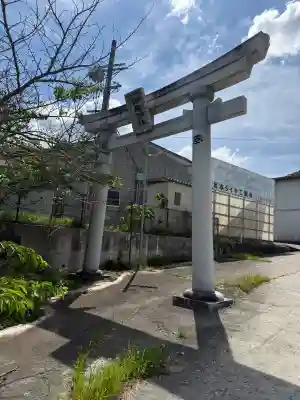 葛木御歳神社の{uncategorized: "未分類", other: "その他", undefined: "問題あり", building: "その他建物", grave: "お墓", sacred_gate: "鳥居", guardian: "狛犬", statue: "像", buddha: "仏像", history: "歴史", nature: "自然", garden: "庭園", animal: "動物", pagoda: "塔", temizu: "手水舎", mountain_gate: "山門・神門", sanctuary: "本殿・本堂", subordinate: "末社・摂社", art: "芸術", scenery: "景色", jizo: "地蔵", ema: "絵馬", goshuin: "御朱印", omikuji: "おみくじ", items: "授与品その他", amulet: "お守り", goshuincho: "御朱印帳", eats: "食事", festival: "お祭り", votive_dance: "神楽", shichigosan: "七五三参", wedding: "結婚式", experience: "体験その他", initially: "初詣", around: "周辺", anti_infection: "感染症対策"}