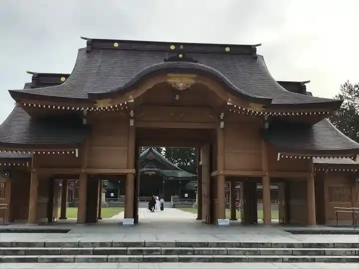新潟縣護國神社の山門・神門