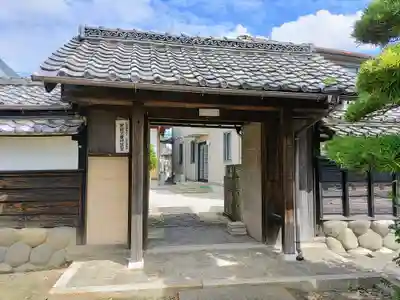 泉龍寺の山門・神門