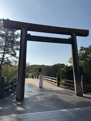 伊勢神宮内宮（皇大神宮）の{uncategorized: "未分類", other: "その他", undefined: "問題あり", building: "その他建物", grave: "お墓", sacred_gate: "鳥居", guardian: "狛犬", statue: "像", buddha: "仏像", history: "歴史", nature: "自然", garden: "庭園", animal: "動物", pagoda: "塔", temizu: "手水舎", mountain_gate: "山門・神門", sanctuary: "本殿・本堂", subordinate: "末社・摂社", art: "芸術", scenery: "景色", jizo: "地蔵", ema: "絵馬", goshuin: "御朱印", omikuji: "おみくじ", items: "授与品その他", amulet: "お守り", goshuincho: "御朱印帳", eats: "食事", festival: "お祭り", votive_dance: "神楽", shichigosan: "七五三参", wedding: "結婚式", experience: "体験その他", initially: "初詣", around: "周辺", anti_infection: "感染症対策"}
