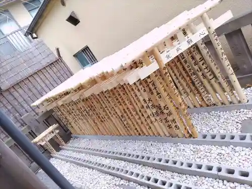 被官稲荷神社の鳥居