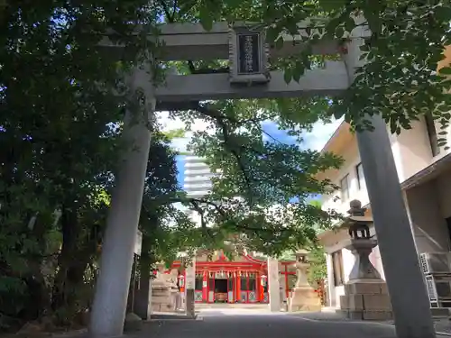 玉造稲荷神社の鳥居