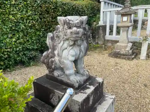 六柱神社(榛原石田)の狛犬
