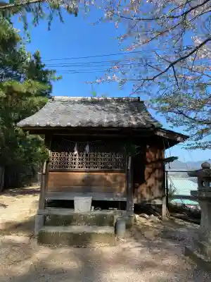 厳島神社の{uncategorized: "未分類", other: "その他", undefined: "問題あり", building: "その他建物", grave: "お墓", sacred_gate: "鳥居", guardian: "狛犬", statue: "像", buddha: "仏像", history: "歴史", nature: "自然", garden: "庭園", animal: "動物", pagoda: "塔", temizu: "手水舎", mountain_gate: "山門・神門", sanctuary: "本殿・本堂", subordinate: "末社・摂社", art: "芸術", scenery: "景色", jizo: "地蔵", ema: "絵馬", goshuin: "御朱印", omikuji: "おみくじ", items: "授与品その他", amulet: "お守り", goshuincho: "御朱印帳", eats: "食事", festival: "お祭り", votive_dance: "神楽", shichigosan: "七五三参", wedding: "結婚式", experience: "体験その他", initially: "初詣", around: "周辺", anti_infection: "感染症対策"}