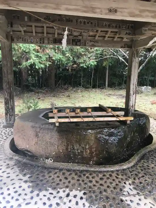 倭文神社の手水舎