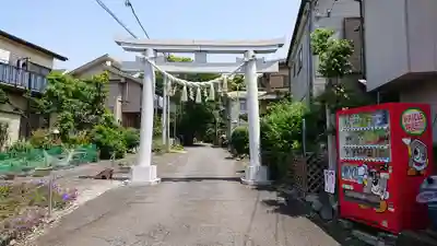 座間神社の鳥居