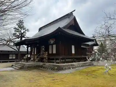 熊野神社の{uncategorized: "未分類", other: "その他", undefined: "問題あり", building: "その他建物", grave: "お墓", sacred_gate: "鳥居", guardian: "狛犬", statue: "像", buddha: "仏像", history: "歴史", nature: "自然", garden: "庭園", animal: "動物", pagoda: "塔", temizu: "手水舎", mountain_gate: "山門・神門", sanctuary: "本殿・本堂", subordinate: "末社・摂社", art: "芸術", scenery: "景色", jizo: "地蔵", ema: "絵馬", goshuin: "御朱印", omikuji: "おみくじ", items: "授与品その他", amulet: "お守り", goshuincho: "御朱印帳", eats: "食事", festival: "お祭り", votive_dance: "神楽", shichigosan: "七五三参", wedding: "結婚式", experience: "体験その他", initially: "初詣", around: "周辺", anti_infection: "感染症対策"}