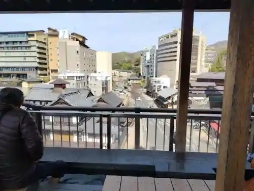 湯神社の{uncategorized: "未分類", other: "その他", undefined: "問題あり", building: "その他建物", grave: "お墓", sacred_gate: "鳥居", guardian: "狛犬", statue: "像", buddha: "仏像", history: "歴史", nature: "自然", garden: "庭園", animal: "動物", pagoda: "塔", temizu: "手水舎", mountain_gate: "山門・神門", sanctuary: "本殿・本堂", subordinate: "末社・摂社", art: "芸術", scenery: "景色", jizo: "地蔵", ema: "絵馬", goshuin: "御朱印", omikuji: "おみくじ", items: "授与品その他", amulet: "お守り", goshuincho: "御朱印帳", eats: "食事", festival: "お祭り", votive_dance: "神楽", shichigosan: "七五三参", wedding: "結婚式", experience: "体験その他", initially: "初詣", around: "周辺", anti_infection: "感染症対策"}