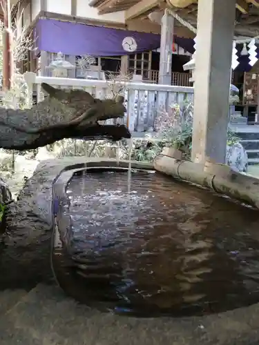 五所駒瀧神社の手水舎
