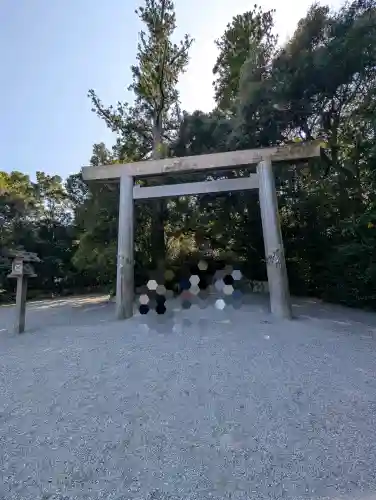 伊勢神宮外宮（豊受大神宮）の{uncategorized: "未分類", other: "その他", undefined: "問題あり", building: "その他建物", grave: "お墓", sacred_gate: "鳥居", guardian: "狛犬", statue: "像", buddha: "仏像", history: "歴史", nature: "自然", garden: "庭園", animal: "動物", pagoda: "塔", temizu: "手水舎", mountain_gate: "山門・神門", sanctuary: "本殿・本堂", subordinate: "末社・摂社", art: "芸術", scenery: "景色", jizo: "地蔵", ema: "絵馬", goshuin: "御朱印", omikuji: "おみくじ", items: "授与品その他", amulet: "お守り", goshuincho: "御朱印帳", eats: "食事", festival: "お祭り", votive_dance: "神楽", shichigosan: "七五三参", wedding: "結婚式", experience: "体験その他", initially: "初詣", around: "周辺", anti_infection: "感染症対策"}