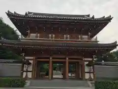 伝通院の山門