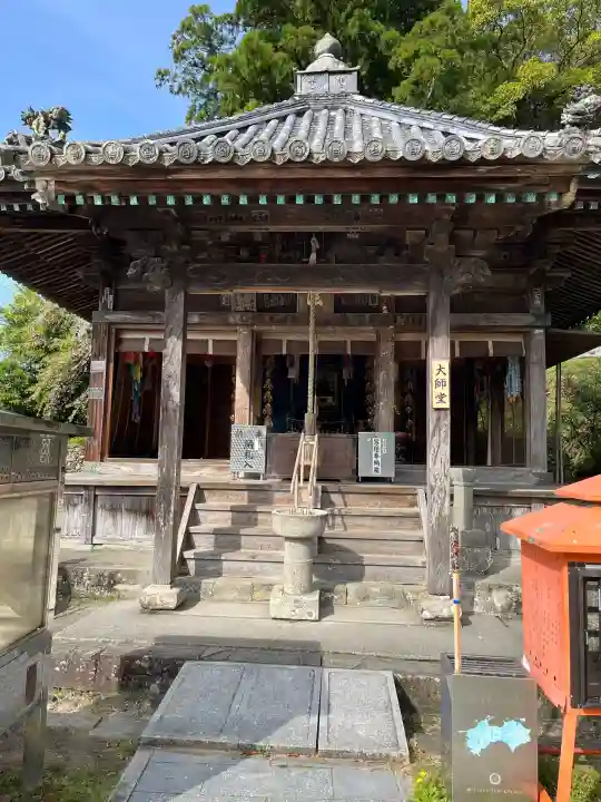 平等寺の{uncategorized: "未分類", other: "その他", undefined: "問題あり", building: "その他建物", grave: "お墓", sacred_gate: "鳥居", guardian: "狛犬", statue: "像", buddha: "仏像", history: "歴史", nature: "自然", garden: "庭園", animal: "動物", pagoda: "塔", temizu: "手水舎", mountain_gate: "山門・神門", sanctuary: "本殿・本堂", subordinate: "末社・摂社", art: "芸術", scenery: "景色", jizo: "地蔵", ema: "絵馬", goshuin: "御朱印", omikuji: "おみくじ", items: "授与品その他", amulet: "お守り", goshuincho: "御朱印帳", eats: "食事", festival: "お祭り", votive_dance: "神楽", shichigosan: "七五三参", wedding: "結婚式", experience: "体験その他", initially: "初詣", around: "周辺", anti_infection: "感染症対策"}