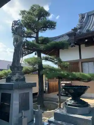 宝性寺の像