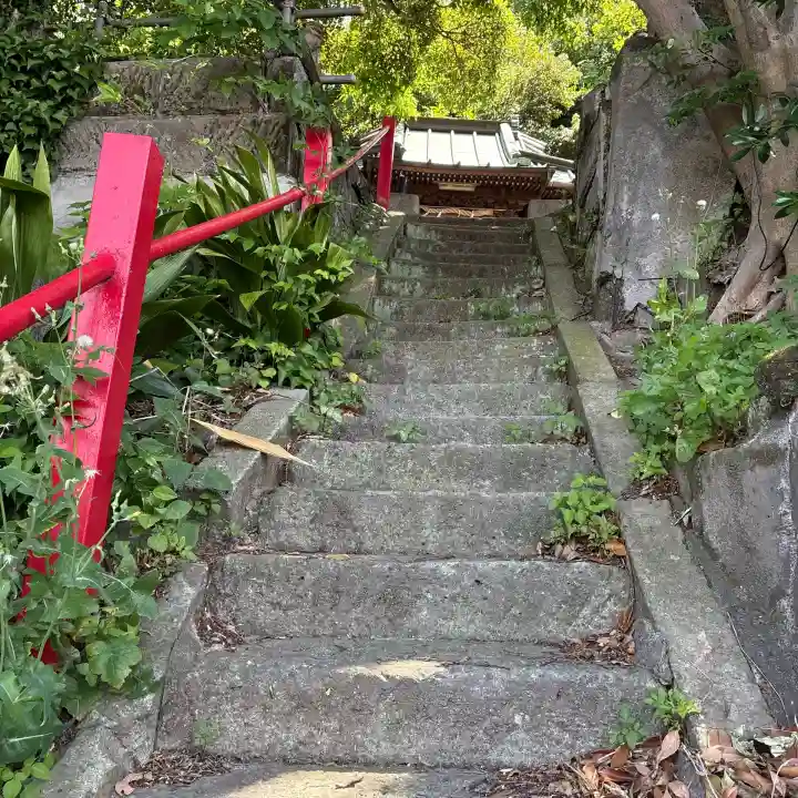 西森稲荷大明神の{uncategorized: "未分類", other: "その他", undefined: "問題あり", building: "その他建物", grave: "お墓", sacred_gate: "鳥居", guardian: "狛犬", statue: "像", buddha: "仏像", history: "歴史", nature: "自然", garden: "庭園", animal: "動物", pagoda: "塔", temizu: "手水舎", mountain_gate: "山門・神門", sanctuary: "本殿・本堂", subordinate: "末社・摂社", art: "芸術", scenery: "景色", jizo: "地蔵", ema: "絵馬", goshuin: "御朱印", omikuji: "おみくじ", items: "授与品その他", amulet: "お守り", goshuincho: "御朱印帳", eats: "食事", festival: "お祭り", votive_dance: "神楽", shichigosan: "七五三参", wedding: "結婚式", experience: "体験その他", initially: "初詣", around: "周辺", anti_infection: "感染症対策"}