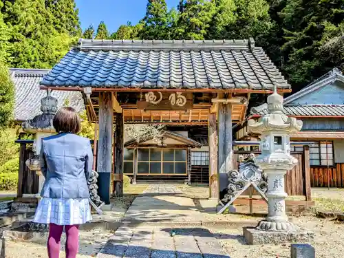 円徳寺の山門