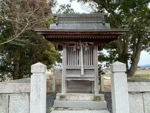 三輪神社の{uncategorized: "未分類", other: "その他", undefined: "問題あり", building: "その他建物", grave: "お墓", sacred_gate: "鳥居", guardian: "狛犬", statue: "像", buddha: "仏像", history: "歴史", nature: "自然", garden: "庭園", animal: "動物", pagoda: "塔", temizu: "手水舎", mountain_gate: "山門・神門", sanctuary: "本殿・本堂", subordinate: "末社・摂社", art: "芸術", scenery: "景色", jizo: "地蔵", ema: "絵馬", goshuin: "御朱印", omikuji: "おみくじ", items: "授与品その他", amulet: "お守り", goshuincho: "御朱印帳", eats: "食事", festival: "お祭り", votive_dance: "神楽", shichigosan: "七五三参", wedding: "結婚式", experience: "体験その他", initially: "初詣", around: "周辺", anti_infection: "感染症対策"}