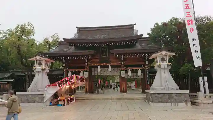 湊川神社の山門・神門