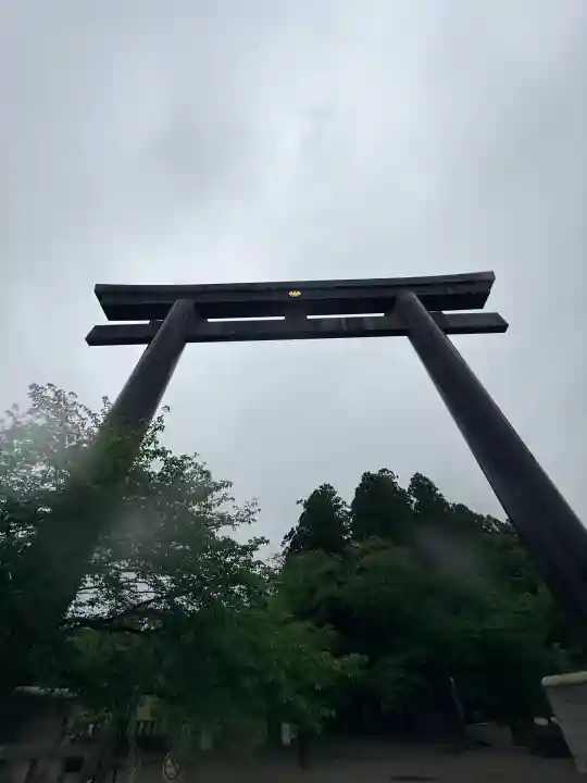 熊野本宮大社の{uncategorized: "未分類", other: "その他", undefined: "問題あり", building: "その他建物", grave: "お墓", sacred_gate: "鳥居", guardian: "狛犬", statue: "像", buddha: "仏像", history: "歴史", nature: "自然", garden: "庭園", animal: "動物", pagoda: "塔", temizu: "手水舎", mountain_gate: "山門・神門", sanctuary: "本殿・本堂", subordinate: "末社・摂社", art: "芸術", scenery: "景色", jizo: "地蔵", ema: "絵馬", goshuin: "御朱印", omikuji: "おみくじ", items: "授与品その他", amulet: "お守り", goshuincho: "御朱印帳", eats: "食事", festival: "お祭り", votive_dance: "神楽", shichigosan: "七五三参", wedding: "結婚式", experience: "体験その他", initially: "初詣", around: "周辺", anti_infection: "感染症対策"}