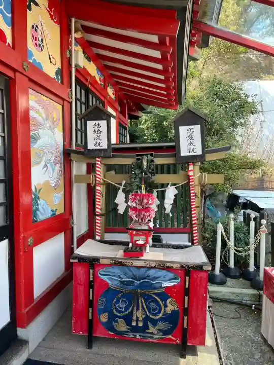 熊本城稲荷神社の{uncategorized: "未分類", other: "その他", undefined: "問題あり", building: "その他建物", grave: "お墓", sacred_gate: "鳥居", guardian: "狛犬", statue: "像", buddha: "仏像", history: "歴史", nature: "自然", garden: "庭園", animal: "動物", pagoda: "塔", temizu: "手水舎", mountain_gate: "山門・神門", sanctuary: "本殿・本堂", subordinate: "末社・摂社", art: "芸術", scenery: "景色", jizo: "地蔵", ema: "絵馬", goshuin: "御朱印", omikuji: "おみくじ", items: "授与品その他", amulet: "お守り", goshuincho: "御朱印帳", eats: "食事", festival: "お祭り", votive_dance: "神楽", shichigosan: "七五三参", wedding: "結婚式", experience: "体験その他", initially: "初詣", around: "周辺", anti_infection: "感染症対策"}