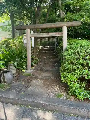 猿楽神社の{uncategorized: "未分類", other: "その他", undefined: "問題あり", building: "その他建物", grave: "お墓", sacred_gate: "鳥居", guardian: "狛犬", statue: "像", buddha: "仏像", history: "歴史", nature: "自然", garden: "庭園", animal: "動物", pagoda: "塔", temizu: "手水舎", mountain_gate: "山門・神門", sanctuary: "本殿・本堂", subordinate: "末社・摂社", art: "芸術", scenery: "景色", jizo: "地蔵", ema: "絵馬", goshuin: "御朱印", omikuji: "おみくじ", items: "授与品その他", amulet: "お守り", goshuincho: "御朱印帳", eats: "食事", festival: "お祭り", votive_dance: "神楽", shichigosan: "七五三参", wedding: "結婚式", experience: "体験その他", initially: "初詣", around: "周辺", anti_infection: "感染症対策"}