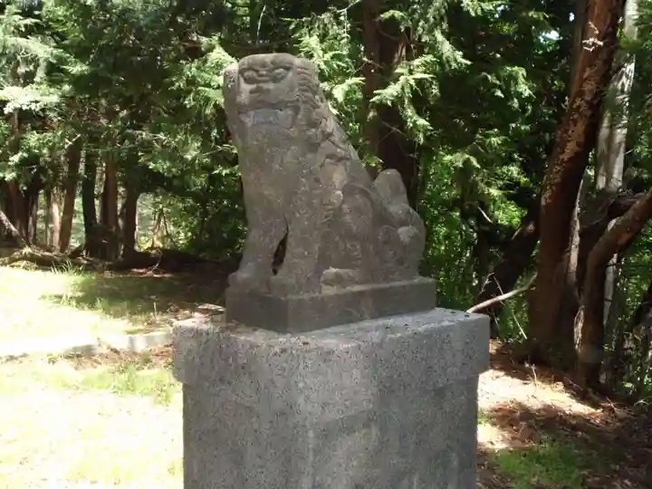甲子郷日月神社の狛犬