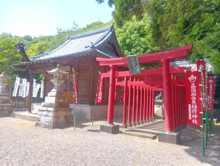 加佐美神社の{uncategorized: "未分類", other: "その他", undefined: "問題あり", building: "その他建物", grave: "お墓", sacred_gate: "鳥居", guardian: "狛犬", statue: "像", buddha: "仏像", history: "歴史", nature: "自然", garden: "庭園", animal: "動物", pagoda: "塔", temizu: "手水舎", mountain_gate: "山門・神門", sanctuary: "本殿・本堂", subordinate: "末社・摂社", art: "芸術", scenery: "景色", jizo: "地蔵", ema: "絵馬", goshuin: "御朱印", omikuji: "おみくじ", items: "授与品その他", amulet: "お守り", goshuincho: "御朱印帳", eats: "食事", festival: "お祭り", votive_dance: "神楽", shichigosan: "七五三参", wedding: "結婚式", experience: "体験その他", initially: "初詣", around: "周辺", anti_infection: "感染症対策"}