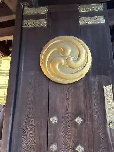 寒川神社の{uncategorized: "未分類", other: "その他", undefined: "問題あり", building: "その他建物", grave: "お墓", sacred_gate: "鳥居", guardian: "狛犬", statue: "像", buddha: "仏像", history: "歴史", nature: "自然", garden: "庭園", animal: "動物", pagoda: "塔", temizu: "手水舎", mountain_gate: "山門・神門", sanctuary: "本殿・本堂", subordinate: "末社・摂社", art: "芸術", scenery: "景色", jizo: "地蔵", ema: "絵馬", goshuin: "御朱印", omikuji: "おみくじ", items: "授与品その他", amulet: "お守り", goshuincho: "御朱印帳", eats: "食事", festival: "お祭り", votive_dance: "神楽", shichigosan: "七五三参", wedding: "結婚式", experience: "体験その他", initially: "初詣", around: "周辺", anti_infection: "感染症対策"}