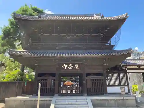 泉岳寺の山門