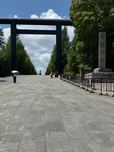 靖國神社の{uncategorized: "未分類", other: "その他", undefined: "問題あり", building: "その他建物", grave: "お墓", sacred_gate: "鳥居", guardian: "狛犬", statue: "像", buddha: "仏像", history: "歴史", nature: "自然", garden: "庭園", animal: "動物", pagoda: "塔", temizu: "手水舎", mountain_gate: "山門・神門", sanctuary: "本殿・本堂", subordinate: "末社・摂社", art: "芸術", scenery: "景色", jizo: "地蔵", ema: "絵馬", goshuin: "御朱印", omikuji: "おみくじ", items: "授与品その他", amulet: "お守り", goshuincho: "御朱印帳", eats: "食事", festival: "お祭り", votive_dance: "神楽", shichigosan: "七五三参", wedding: "結婚式", experience: "体験その他", initially: "初詣", around: "周辺", anti_infection: "感染症対策"}